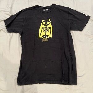 Black short sleeve graphic t-shirt sz L